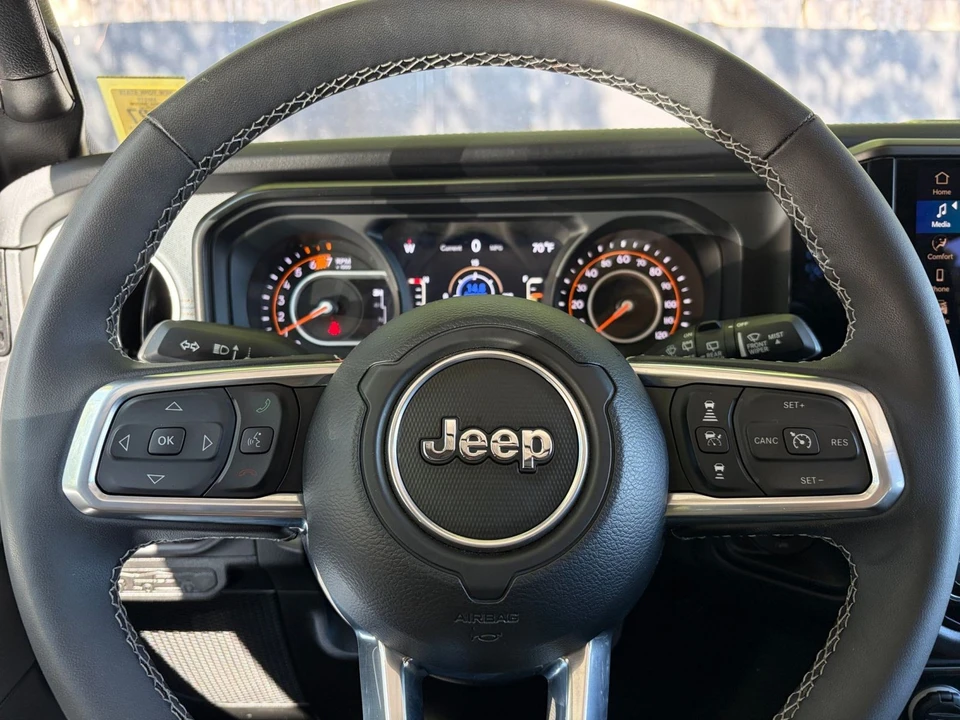 2025 Jeep JL Wrangler - Image 30 of 31