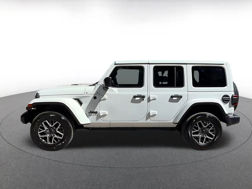 2025 Jeep JL Wrangler - Image 11 of 31