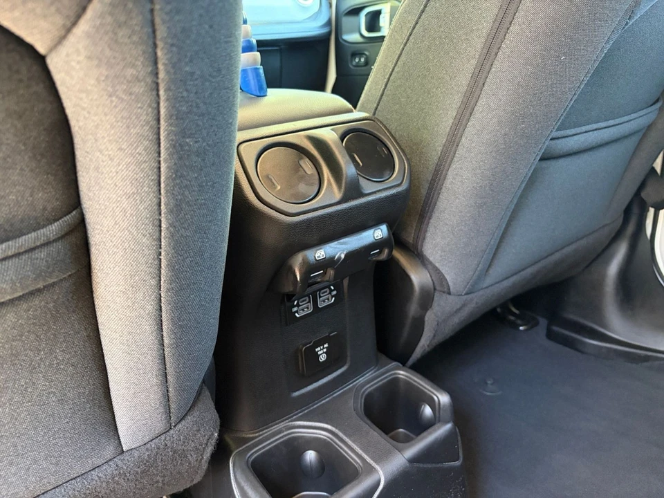 2025 Jeep JL Wrangler - Image 20 of 31