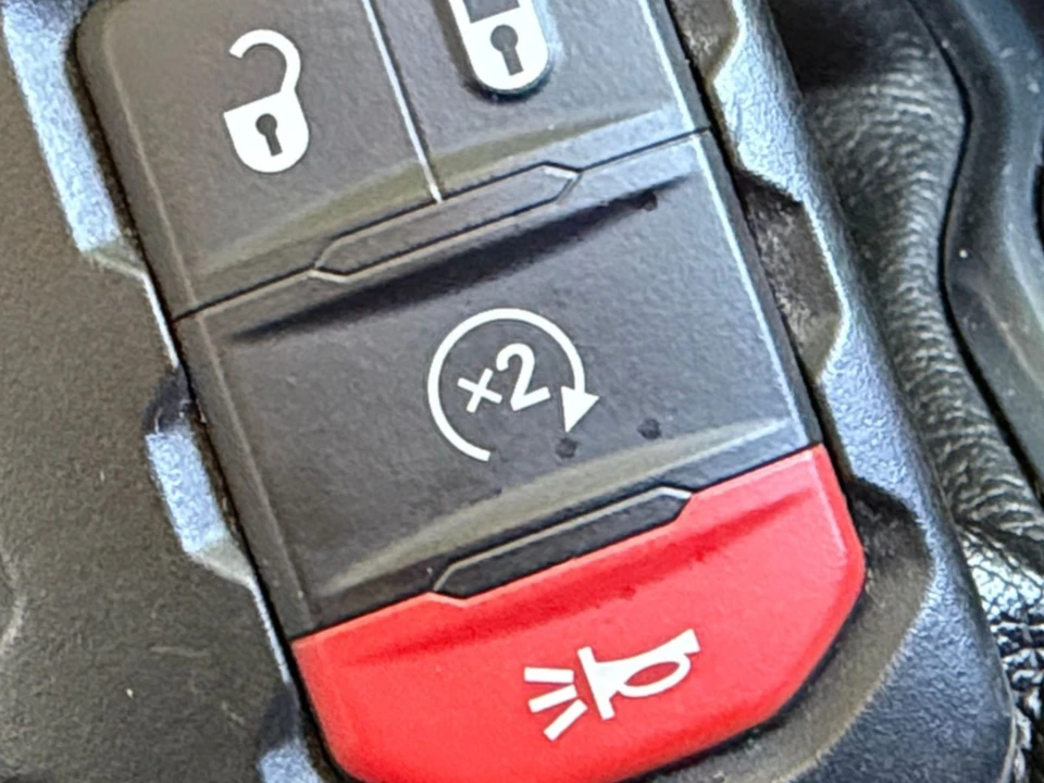 2025 Jeep JL Wrangler - Image 26 of 31