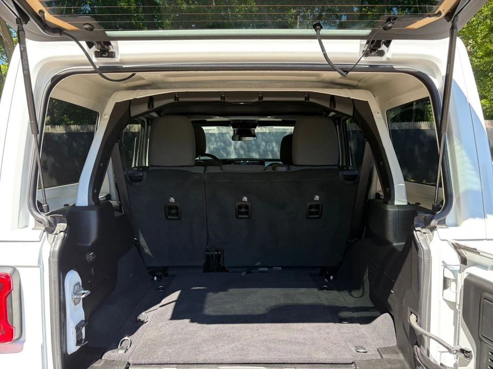 2025 Jeep JL Wrangler - Image 29 of 31