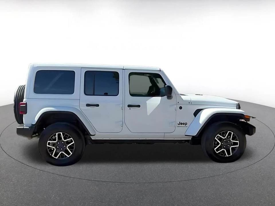 2025 Jeep JL Wrangler - Image 14 of 31