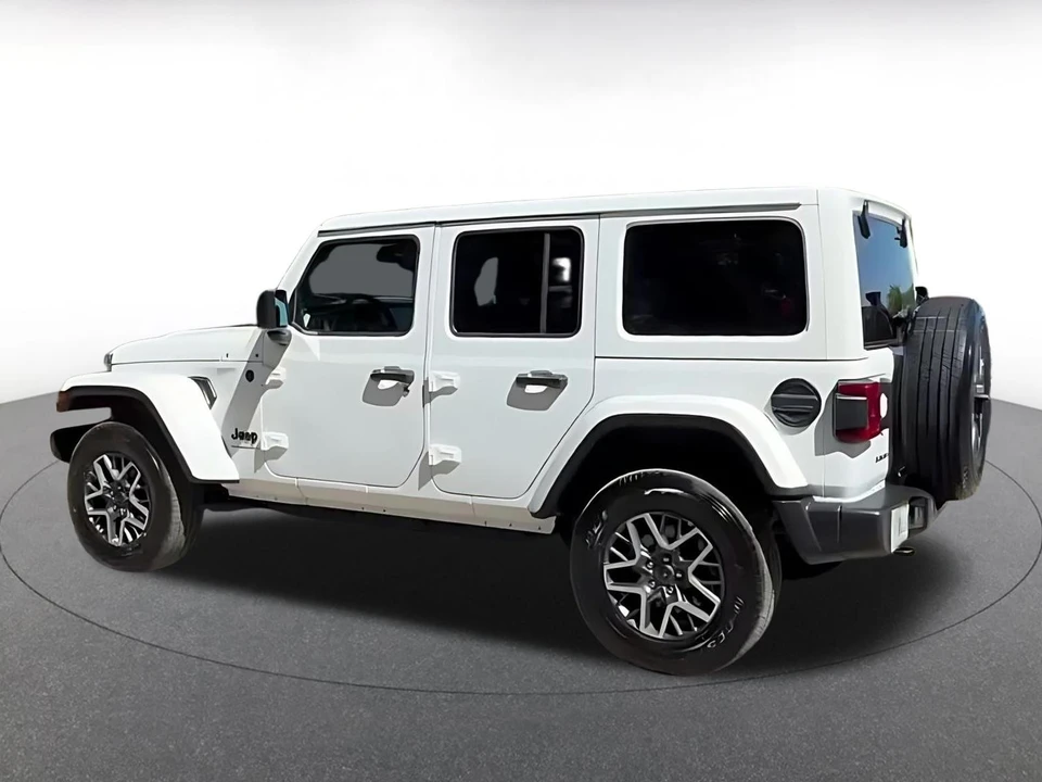 2025 Jeep JL Wrangler - Image 15 of 31