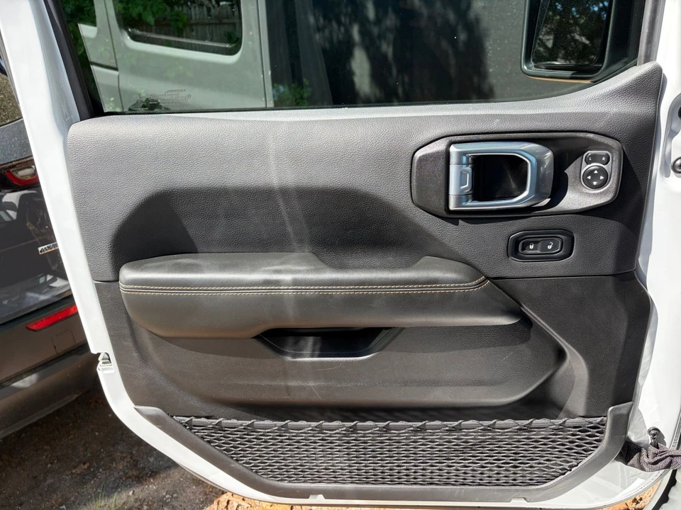 2025 Jeep JL Wrangler - Image 20 of 31