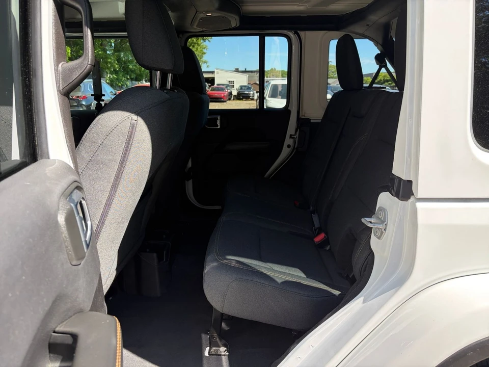 2025 Jeep JL Wrangler - Image 23 of 31