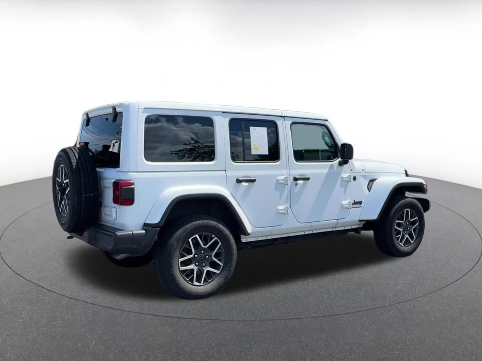 2025 Jeep JL Wrangler - Image 16 of 31