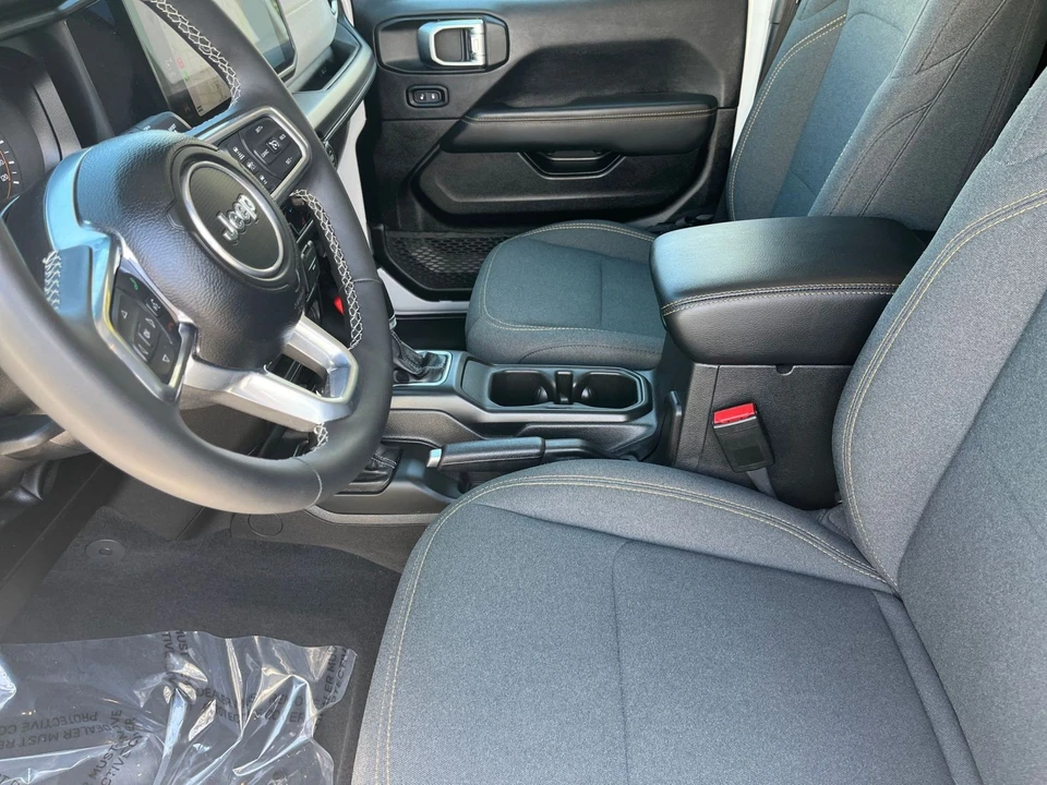 2025 Jeep JL Wrangler - Image 31 of 31