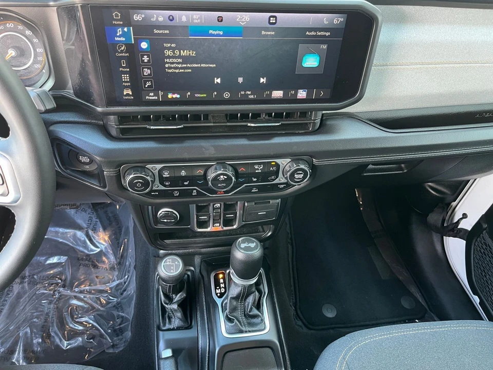 2025 Jeep JL Wrangler - Image 18 of 31