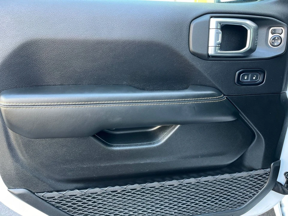 2025 Jeep JL Wrangler - Image 20 of 31