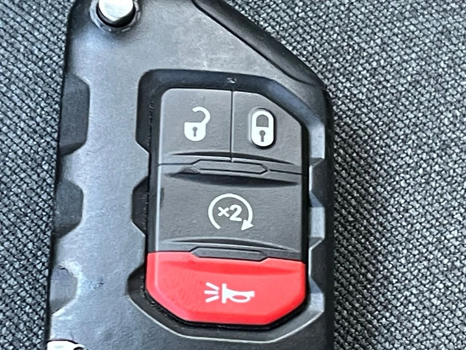 2025 Jeep JL Wrangler - Image 29 of 31