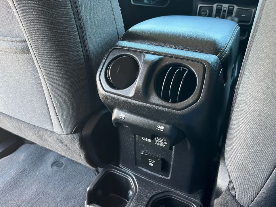2025 Jeep JL Wrangler - Image 27 of 31