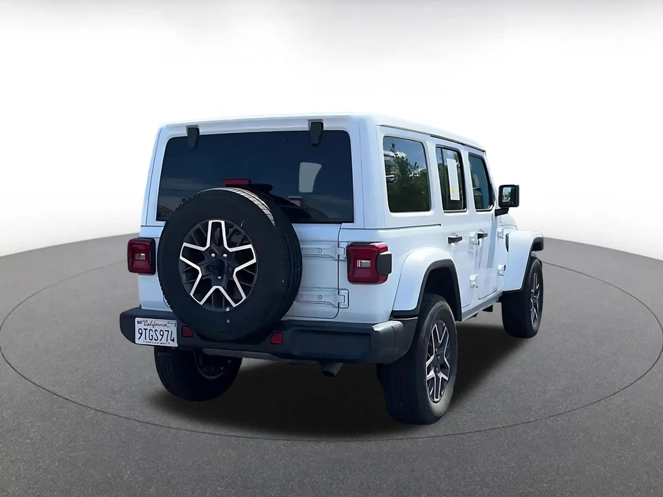 2025 Jeep JL Wrangler - Image 15 of 31