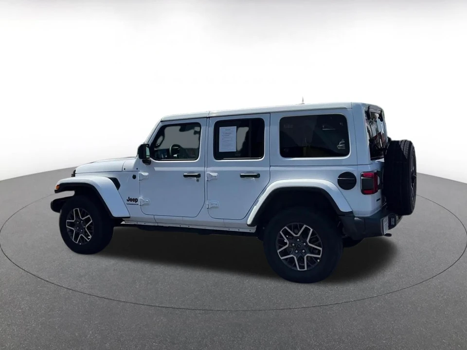 2025 Jeep JL Wrangler - Image 11 of 31