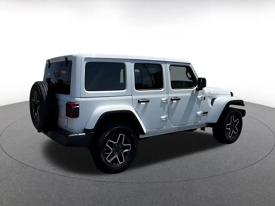 2025 Jeep JL Wrangler - Image 14 of 31