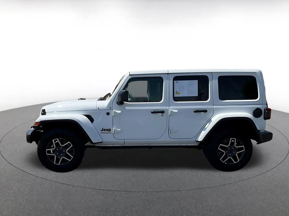 2025 Jeep JL Wrangler - Image 9 of 31