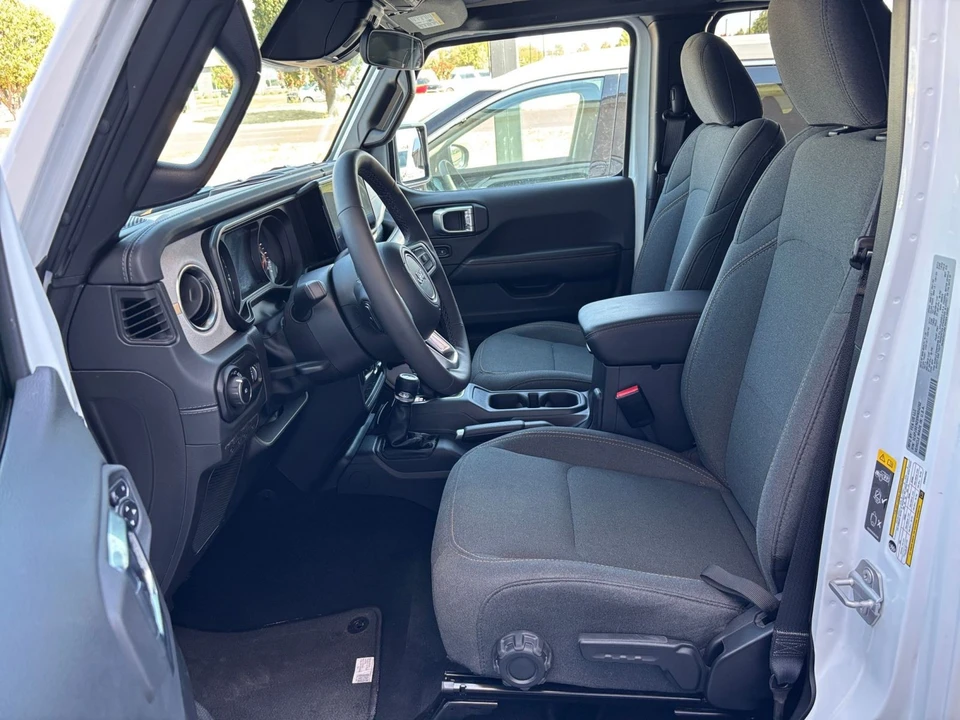 2025 Jeep JL Wrangler - Image 28 of 31