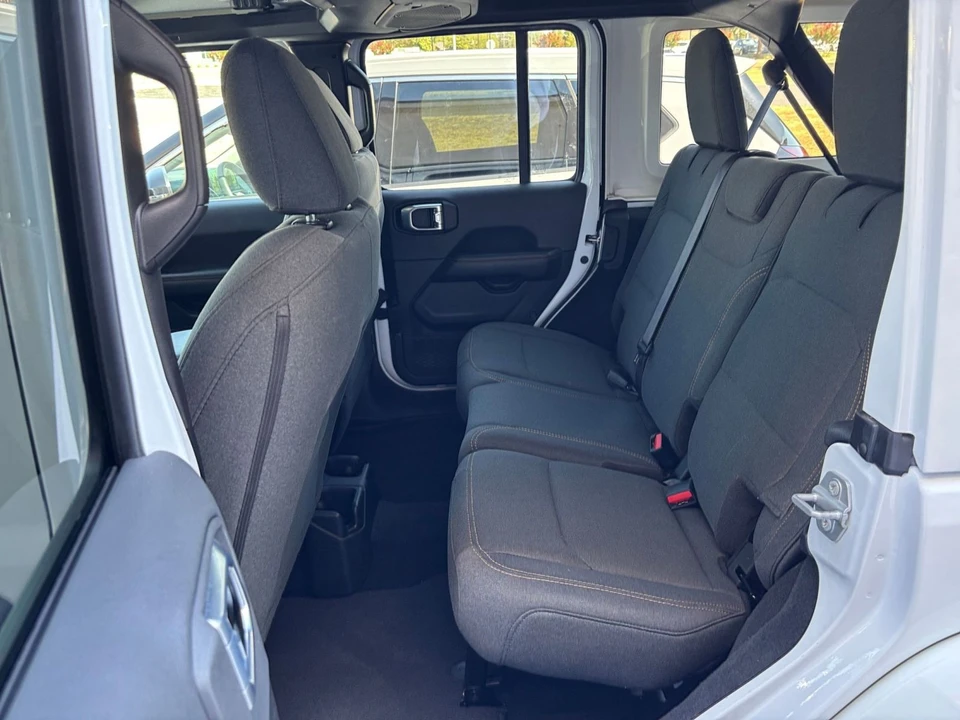2025 Jeep JL Wrangler - Image 27 of 31