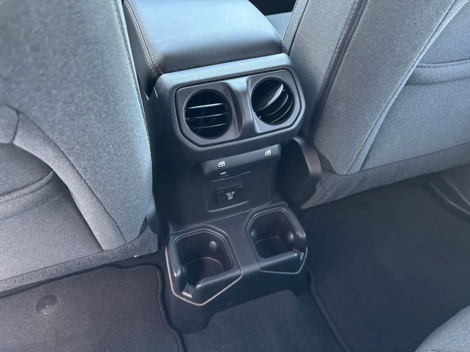 2025 Jeep JL Wrangler - Image 23 of 31