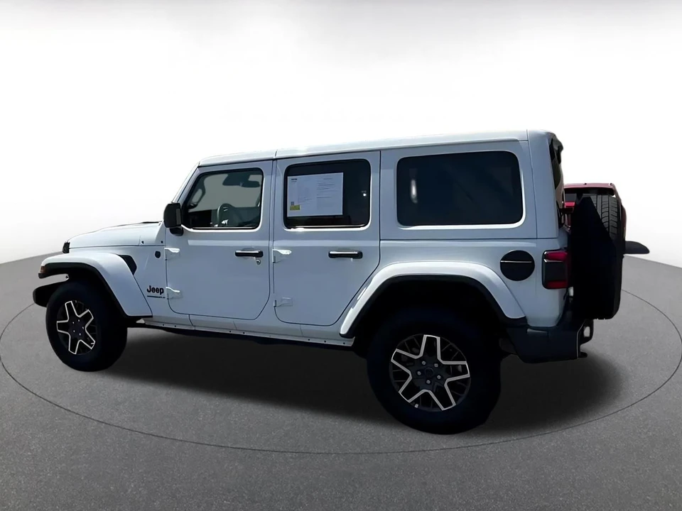 2025 Jeep JL Wrangler - Image 11 of 31