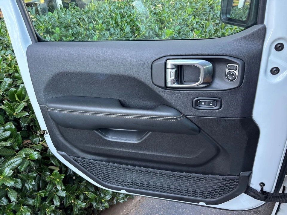 2025 Jeep JL Wrangler - Image 20 of 31