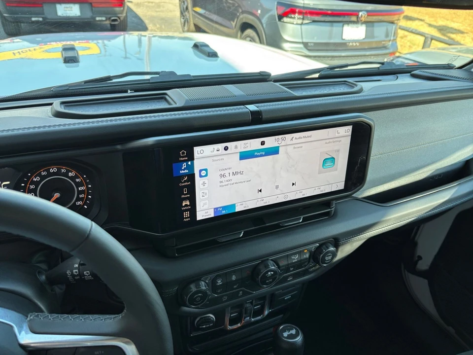 2025 Jeep JL Wrangler - Image 18 of 31