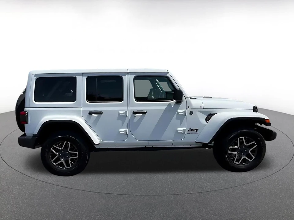 2025 Jeep JL Wrangler - Image 17 of 31