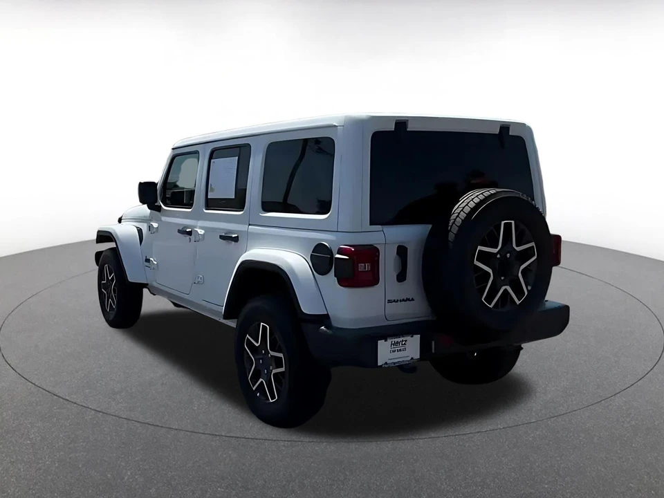 2025 Jeep JL Wrangler - Image 15 of 31