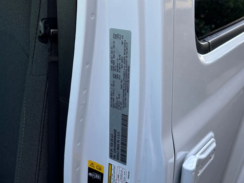 2025 Jeep JL Wrangler - Image 30 of 31