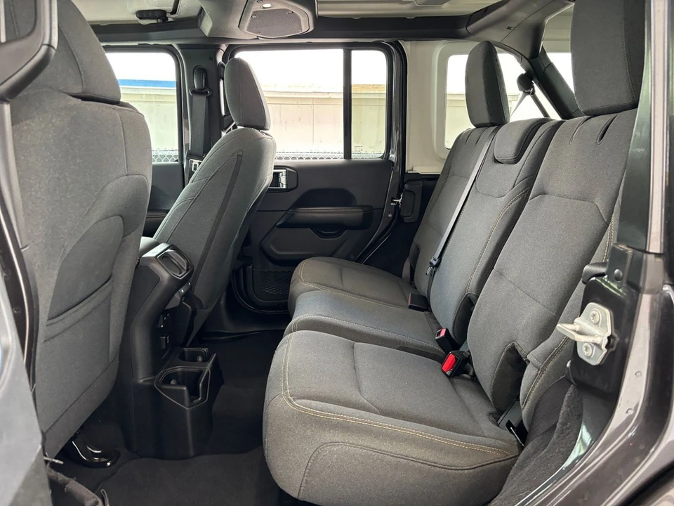 2025 Jeep JL Wrangler - Image 27 of 31