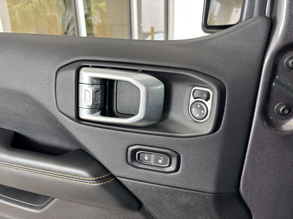 2025 Jeep - Image 17 of 31
