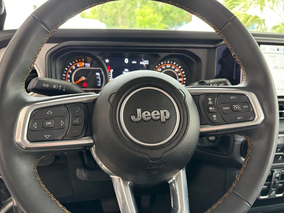 2025 Jeep JL Wrangler - Image 30 of 31