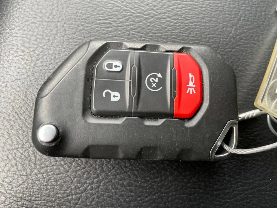 2025 Jeep JL Wrangler - Image 20 of 31