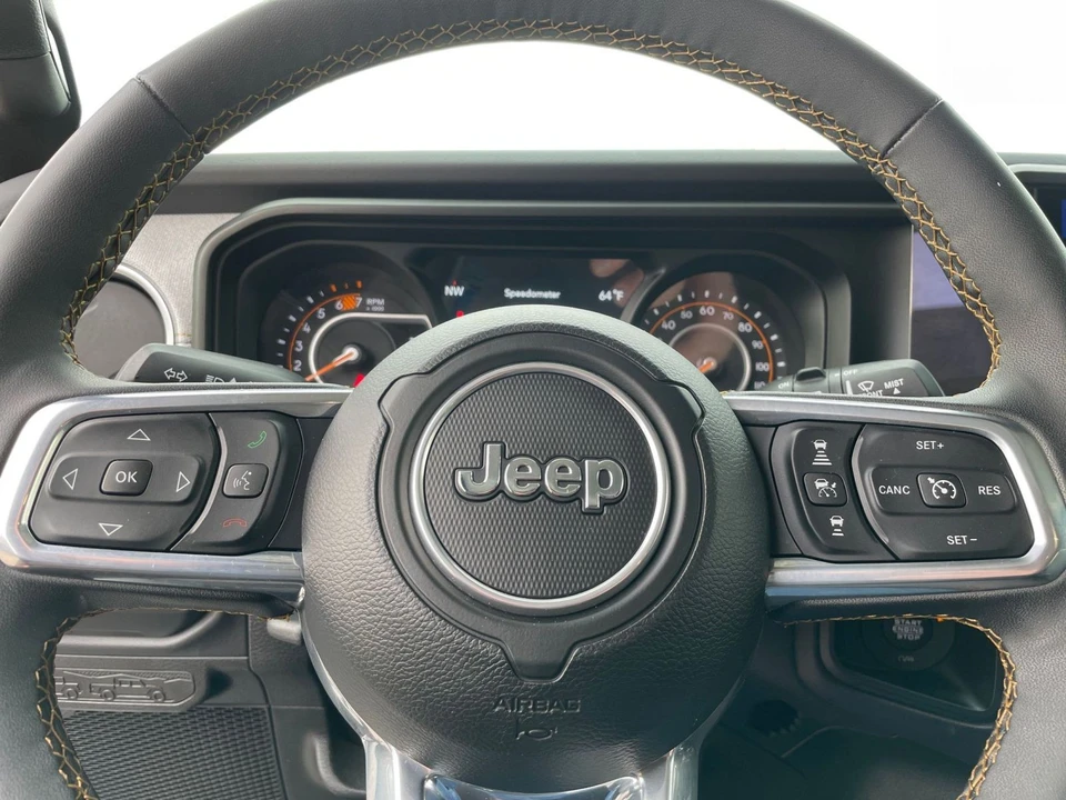 2025 Jeep JL Wrangler - Image 23 of 31