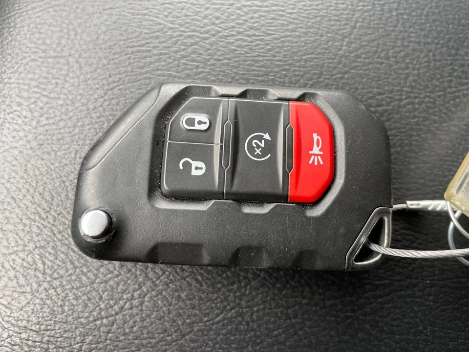 2025 Jeep JL Wrangler - Image 17 of 31