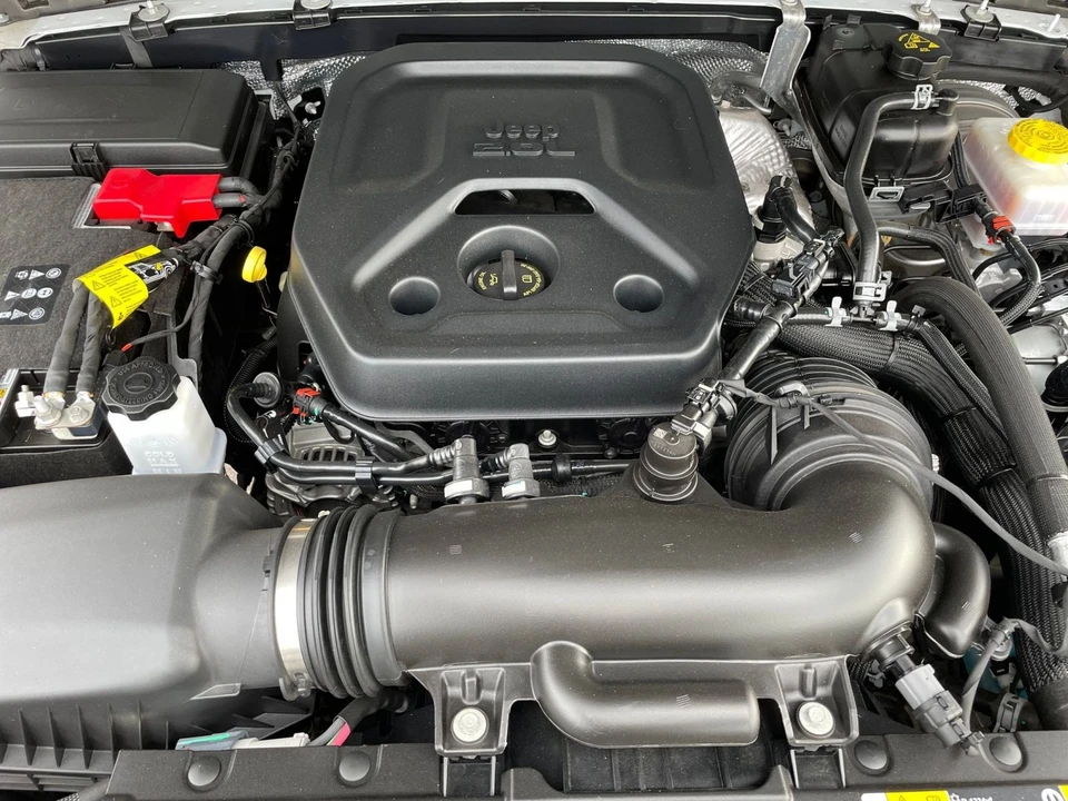 2025 Jeep JL Wrangler - Image 27 of 31