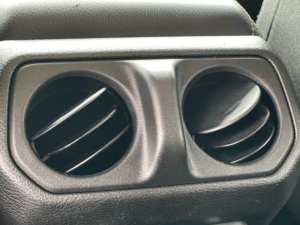 2025 Jeep JL Wrangler - Image 18 of 31