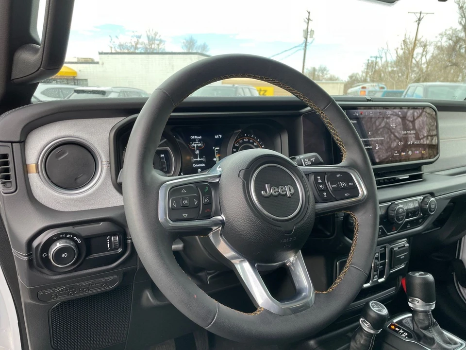 2025 Jeep JL Wrangler - Image 29 of 31