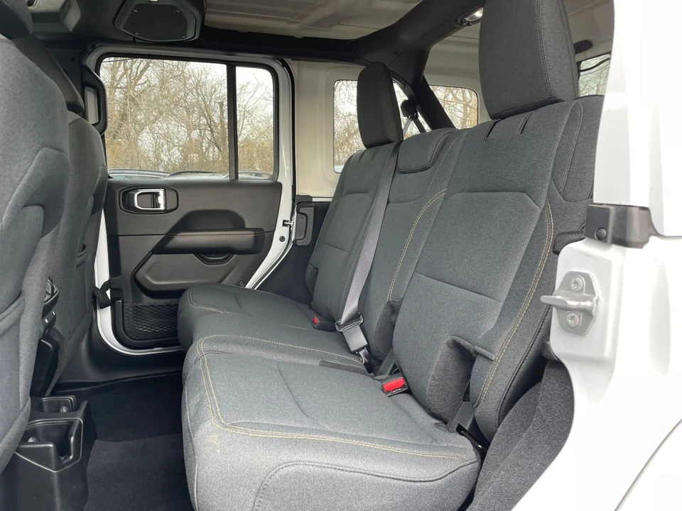 2025 Jeep JL Wrangler - Image 21 of 31