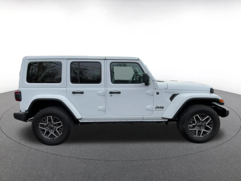 2025 Jeep JL Wrangler - Image 13 of 31