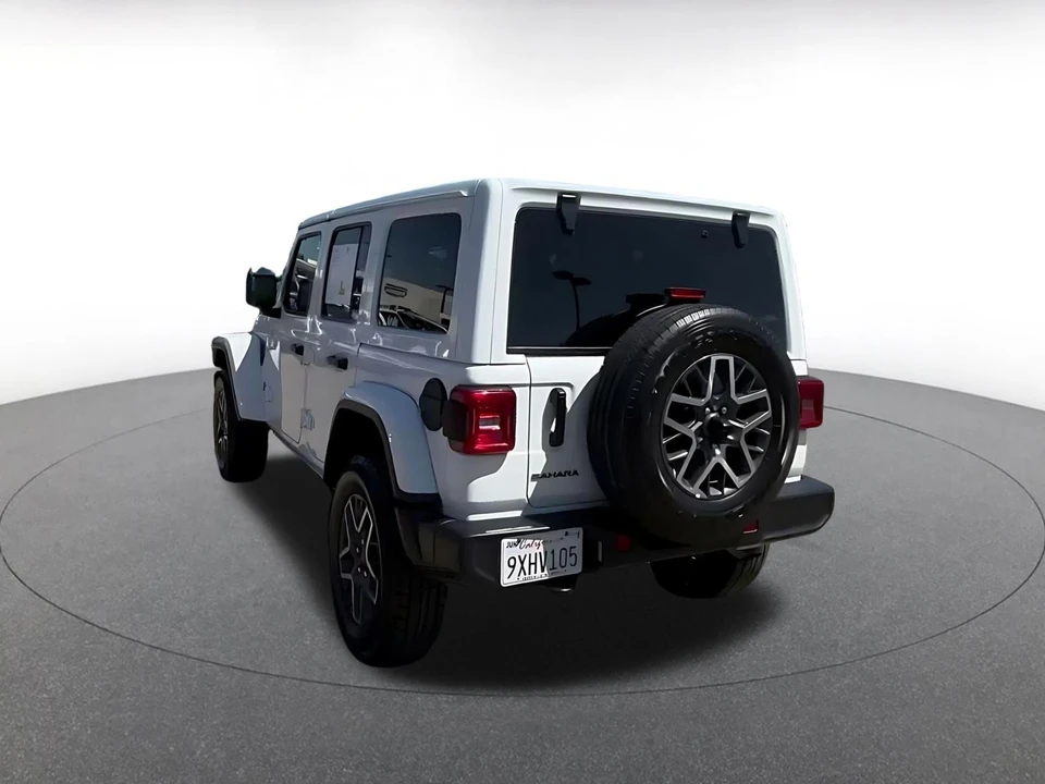 2025 Jeep JL Wrangler - Image 15 of 31