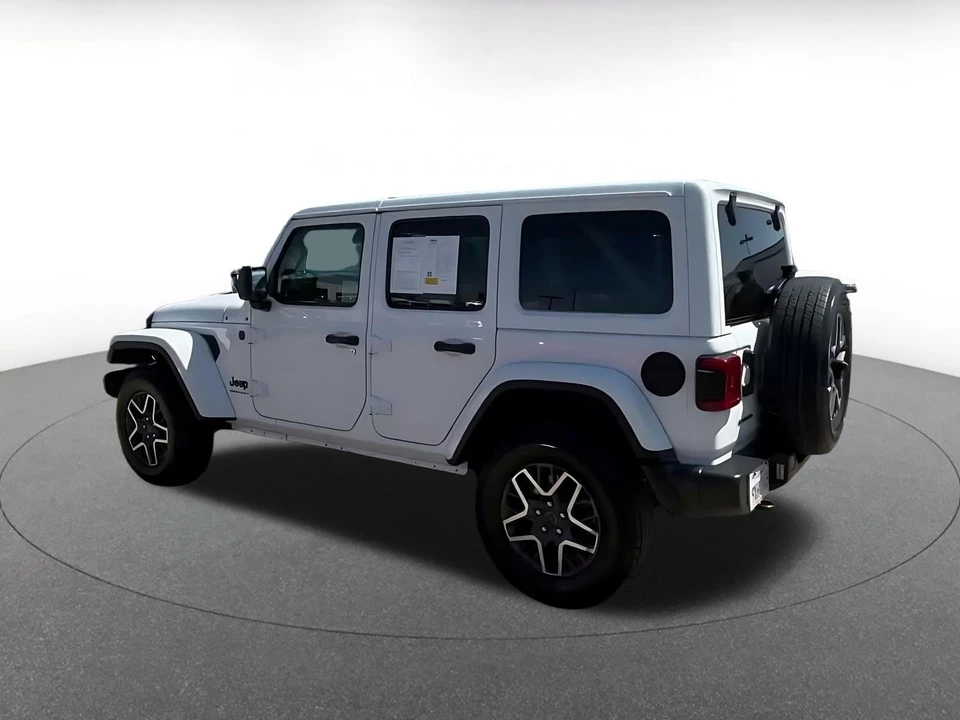 2025 Jeep JL Wrangler - Image 11 of 31