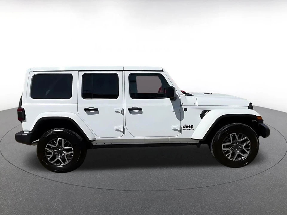2025 Jeep JL Wrangler - Image 17 of 31