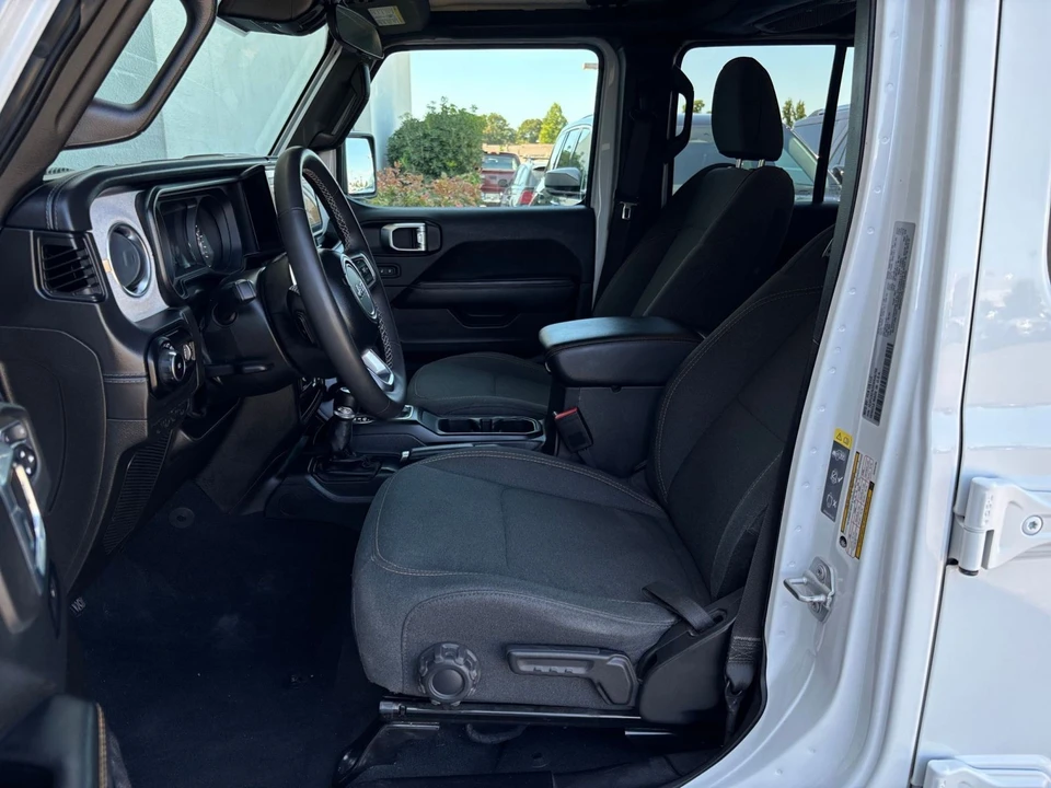2025 Jeep JL Wrangler - Image 28 of 31