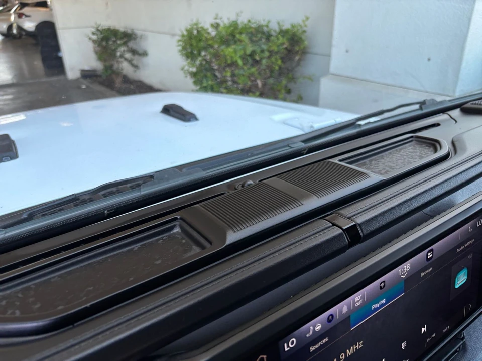 2025 Jeep JL Wrangler - Image 18 of 31