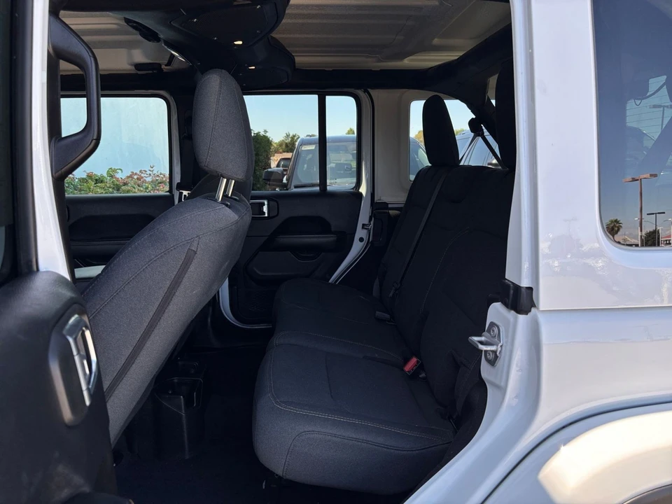 2025 Jeep JL Wrangler - Image 27 of 31