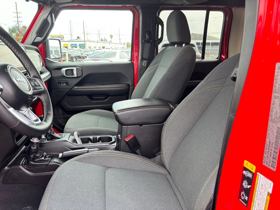 2025 Jeep JL Wrangler - Image 29 of 31