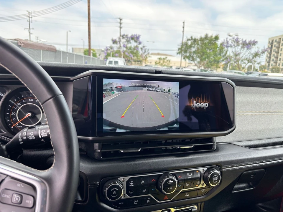 2025 Jeep JL Wrangler - Image 26 of 31