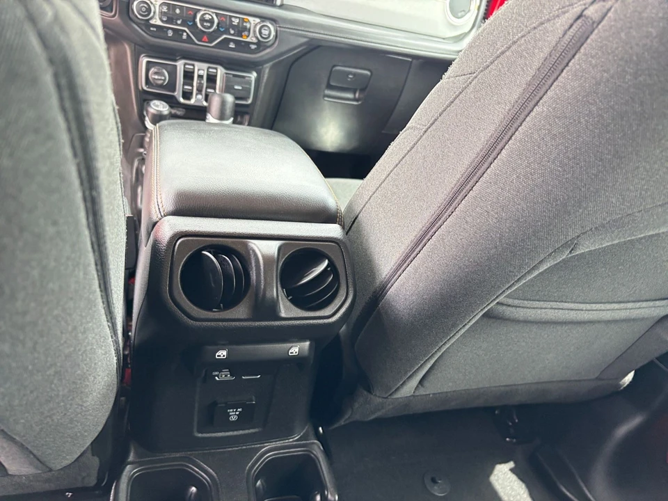 2025 Jeep JL Wrangler - Image 24 of 31