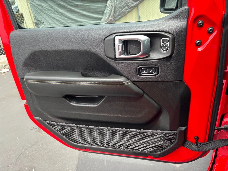 2025 Jeep JL Wrangler - Image 20 of 31