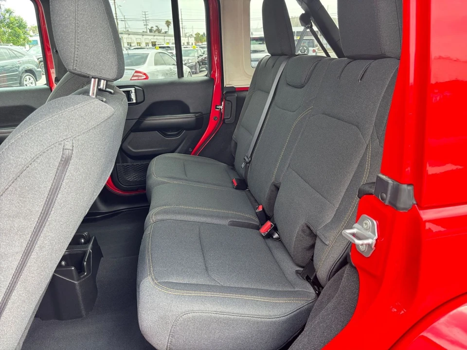 2025 Jeep JL Wrangler - Image 28 of 31